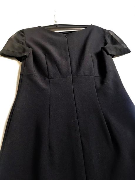 Zaujímavé šaty, s