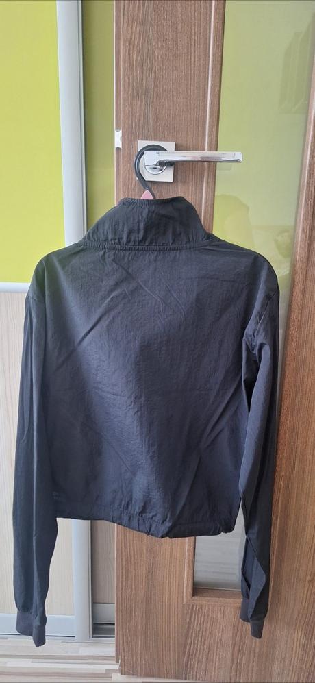 Tenká bunda, gate,38