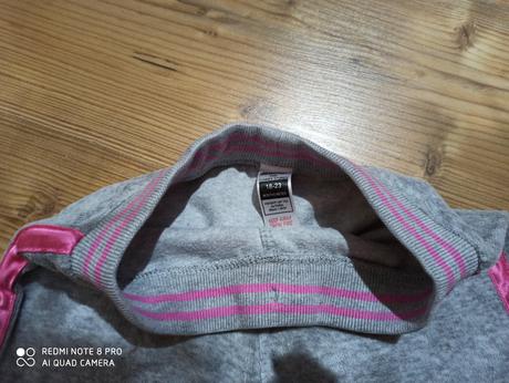 Šedé tepláky, st. bernard,92