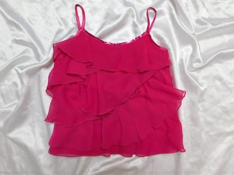 Velmi pekny volanikovy top, girl2girl,116