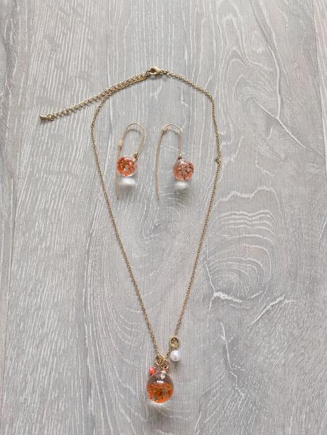 Náhrdelník s náušnicami,