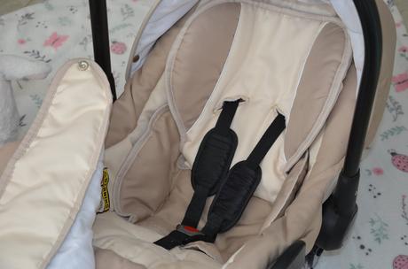 Autosedačka-, adbor