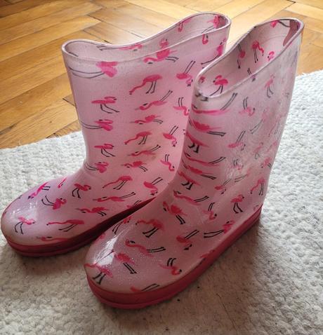 Dievčenské gumáky, 33