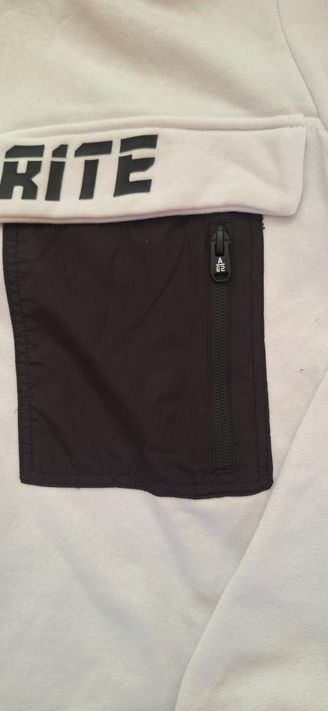 Mikina s kapucňou, chapter young,158