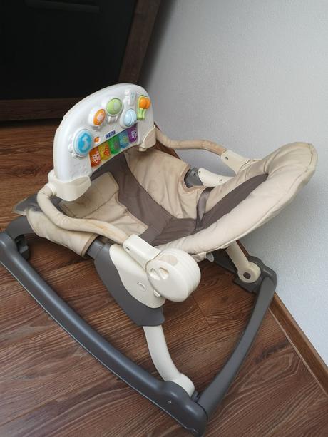 Hojdacie kreslo s hracím pultom, 