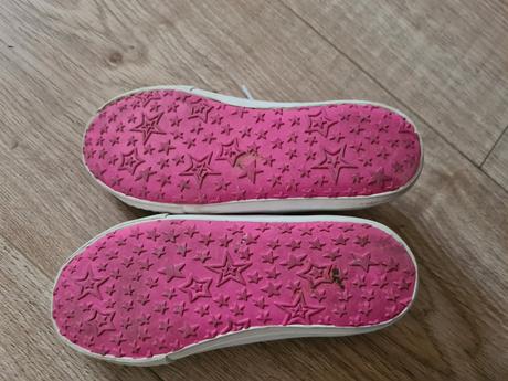 Ligotavé dúhové tenisky s odznakmi next, next,32