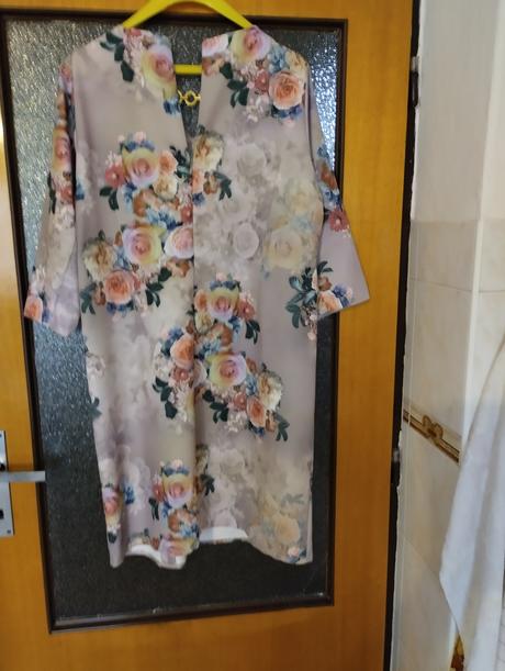 Sviatočné šaty, 46