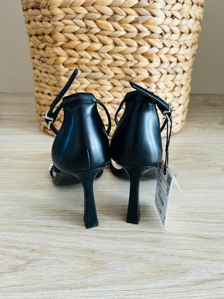 Nádherné kamienkové sandále značky zara, pc 60 usd, zara,37