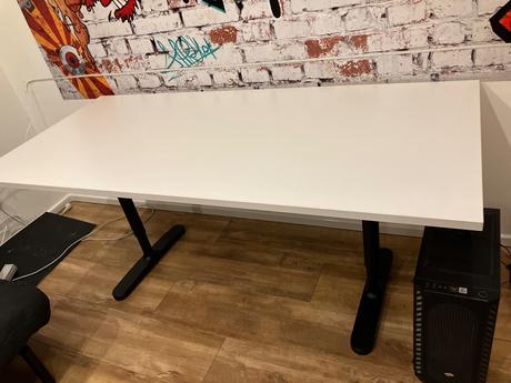 Praktický prac.stôl ikea-bekant+zásuvkový diel mic,