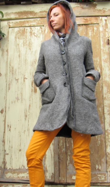 Vlnený kabátik s kapucňou, s