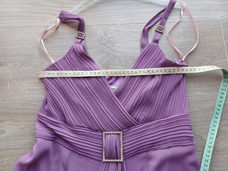 Fialové šaty, 42
