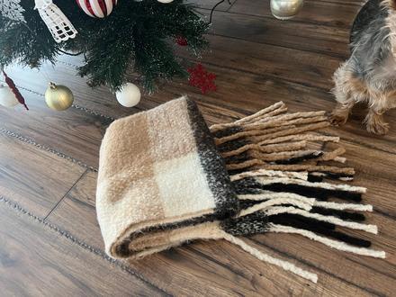 Hnedý karovany sal, 