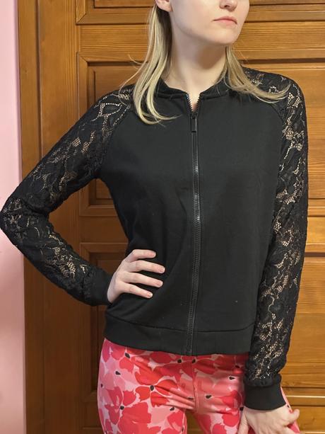 Čierna mikina na zips s čipkovanými rukávmi, sinsay,xs