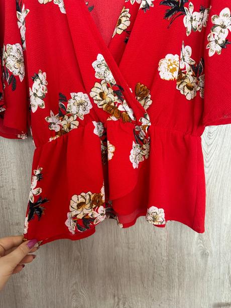 Kvetovaná blúzka, 40