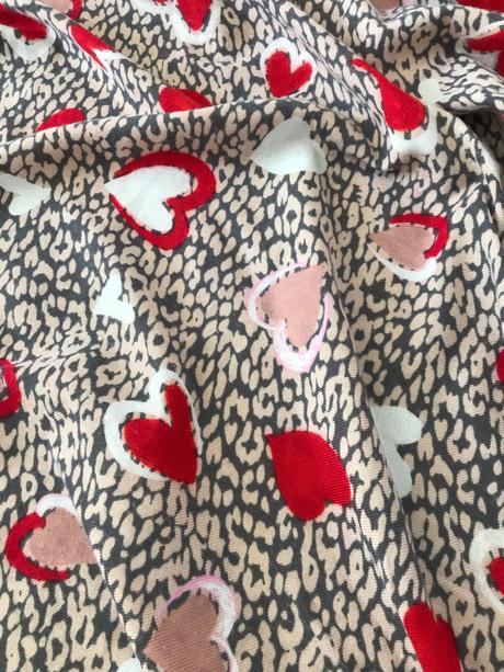 Guess satka/ šál, guess,s