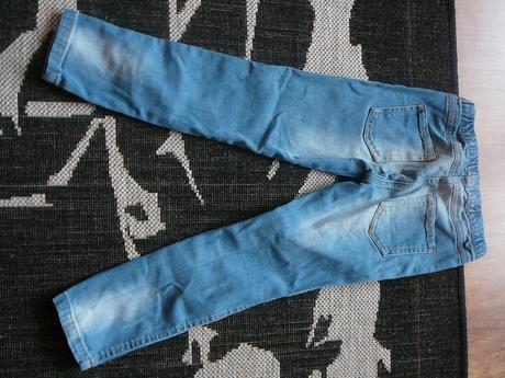 Dievcenske jeginsy, 110