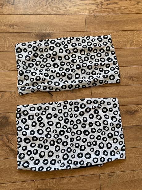 2 podlhovasté obliečky na vankúše, 