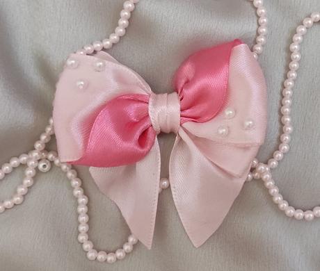 Saténová mašľa s perličkami, 