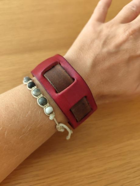 Kožený náramok,