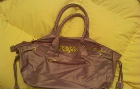 Kabelka bledofialová zvnútra tigrovaná, 