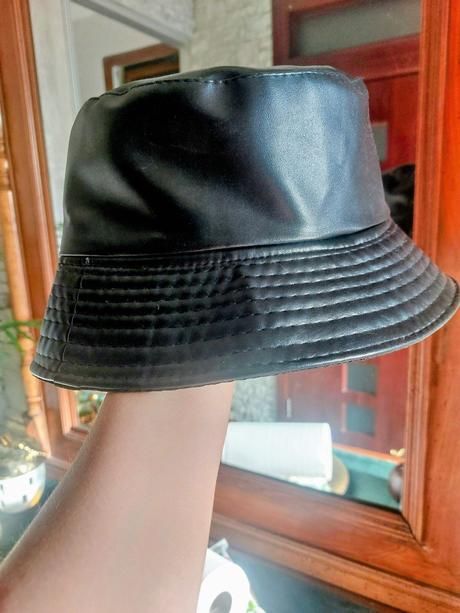 Klobuk, čiapka na jesen, ked prší,