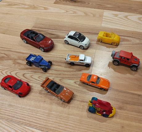Kovové autíčka, 