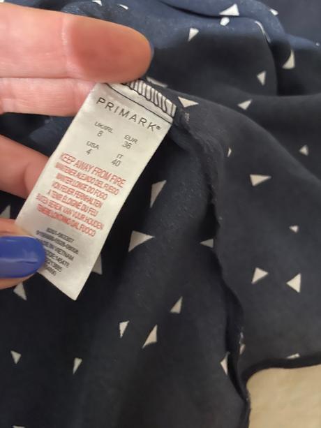 Tmavomodra kosielka s bielymi trojuholnikami, primark,36
