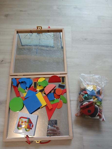 Woody magnetický kreativny kufrík s tvarmi,