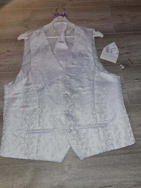 Svadobna vesta, 48 / 52