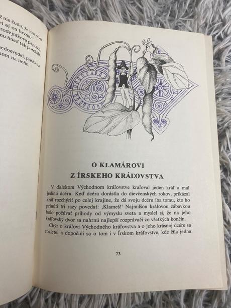 Krásna stará retro rozprávková kniha spiaca krásav,