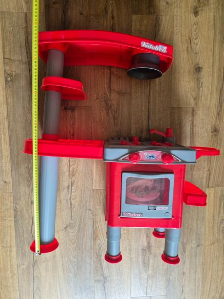 Červená kuchynka pre deti, 