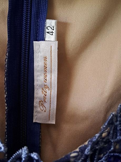 Spoločenské midi šaty, 42