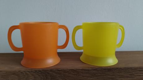 Hrnčeky s náustkom, 