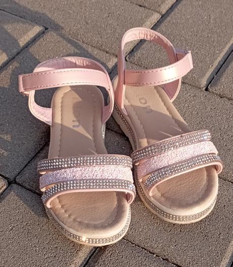 Sandálky, 27