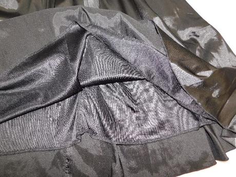 Luxusne velmi pekne saty, 40