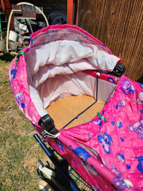 Kočík pre bábiky na hranie, 