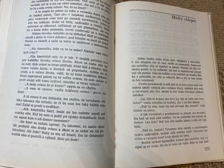 Krásna retro stará kniha rozprávok zakliata hora, 