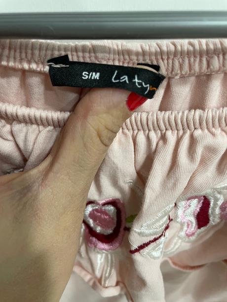 Tričko s ozdobným volánom s, s