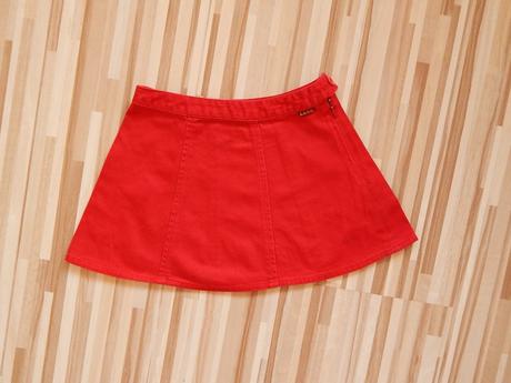 Červená sukňa, l.o.g.g.,98