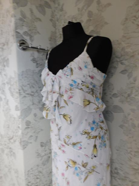 Pekne romanticke šaty, 38