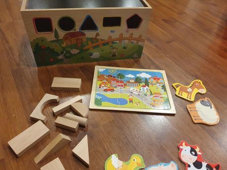 Montessori drevená krabica s hrami, 