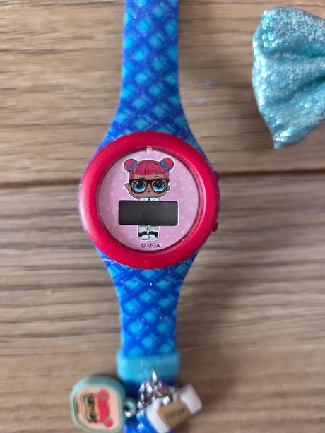 Lol digitálne hodinky,