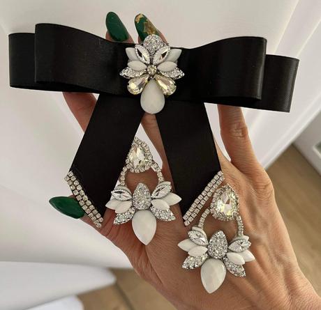 Náušnice a brošňa, 