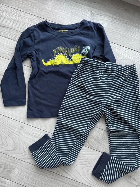 Pyžamko 98/104, lupilu,104