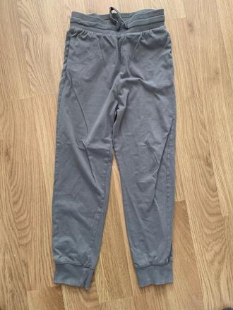 Tenšie tepláky, h&m,140