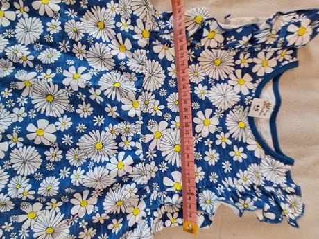 Kvetované šaty, 110