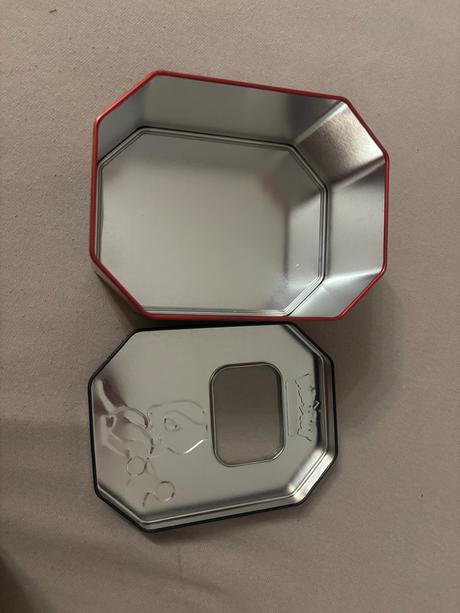 Plechová krabička na pokémon karty, 