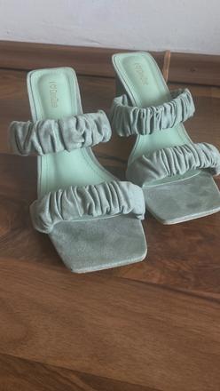 Mentolové sandálky / šľapky na opätku, 35