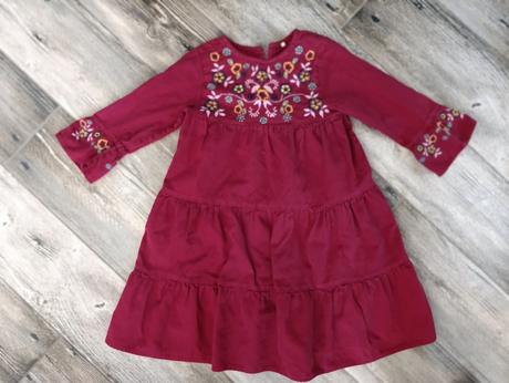 Kvetovane šaty, 104