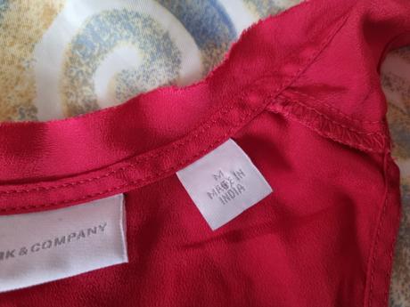 Malinový top s aplikáciou m, m